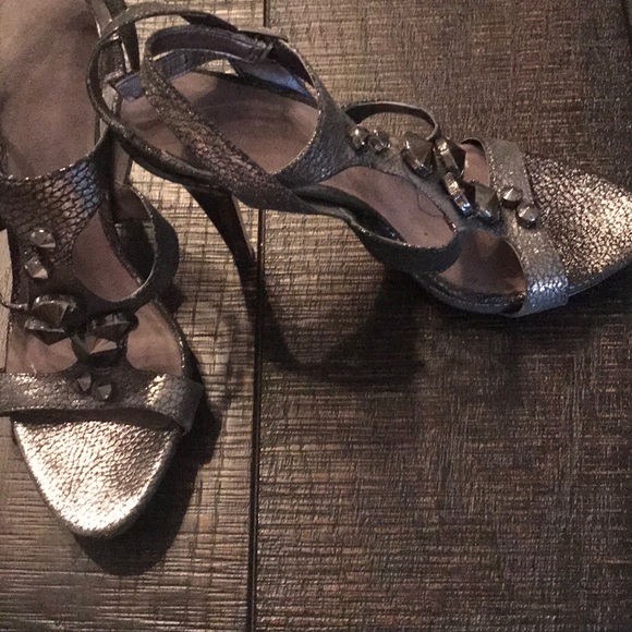 Nine West Pewter Grey heels - Picture 3 of 11
